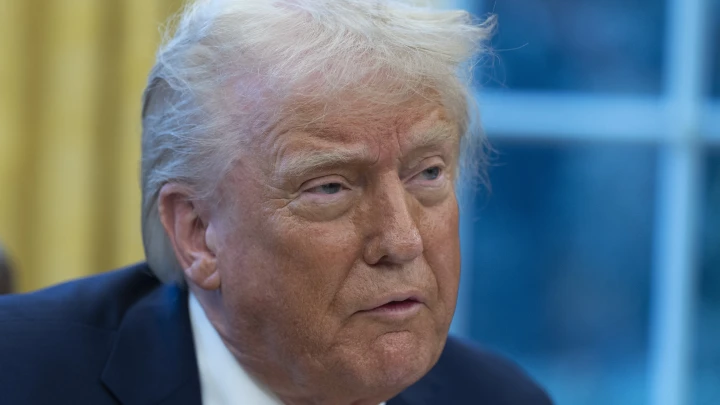 Тебе помогают, а дела у тебя всё хуже: Сладков на пальцах объяснил схему американской помощи