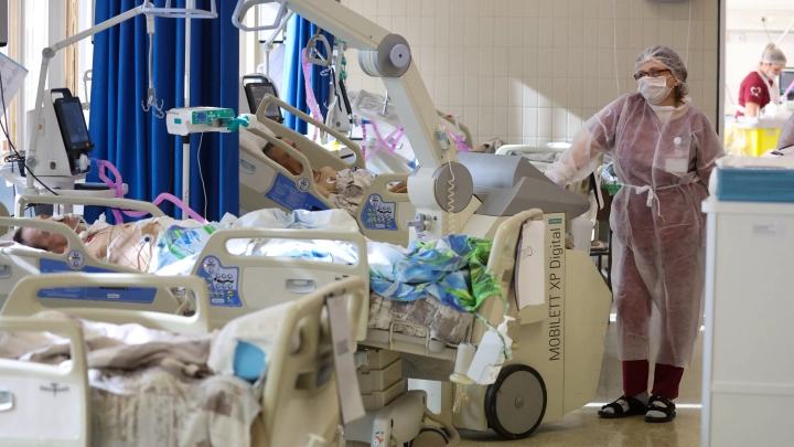 Стало известно о состоянии новосибирской модели, впавшей в кому в Китае