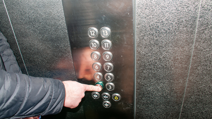 Девочка из Стерлитамака сломала спину, пролетев шесть этажей в сорвавшемся лифте