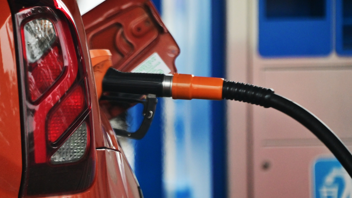 Беда с рублём ударила по ценам на бензин: До каких пор они будут расти? Ответ вам не понравится