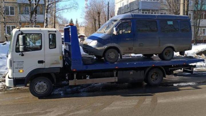 На юге Иванова начали эвакуировать оставленные под запрещающими знаками машины