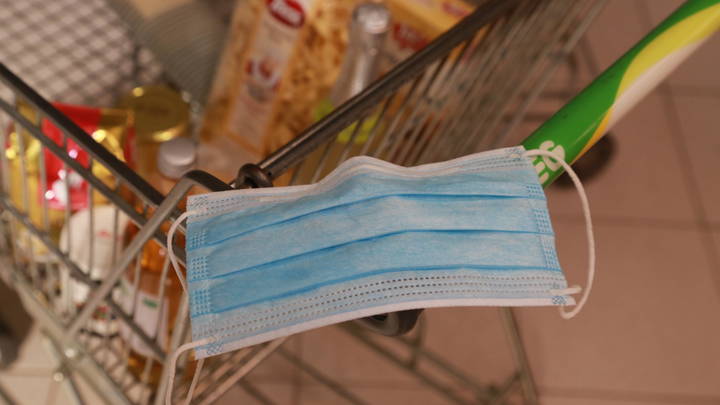 Не храните так еду: Привычная упаковка провоцирует рак, предупредила онколог