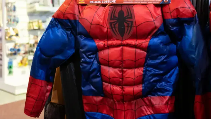 Екатеринбург оккупировали Человеки-пауки: новый флешмоб или хулиганство?