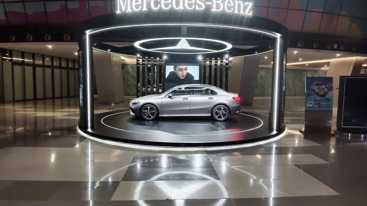 Mash: Москвич пошел в суд из-за появления ржавчины на его 10-летнем Mercedes