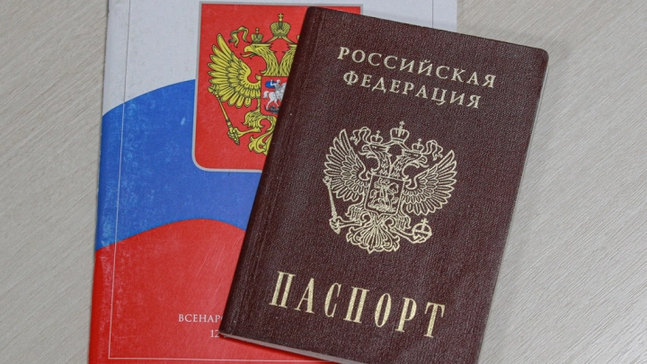 ФСБ пообщалась с фанатом украинских нацистов: Мужчина лишился паспорта. И это лишь начало