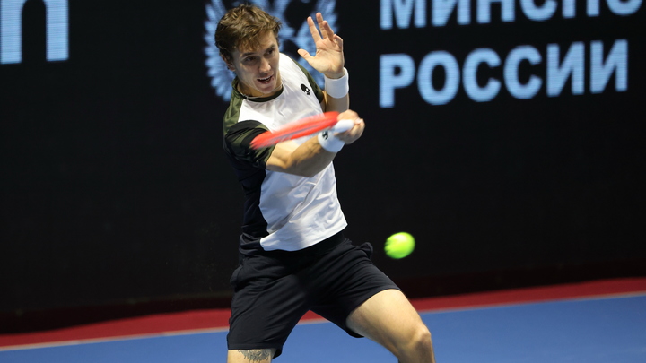 Белорус Герасимов почти в сухую разгромил австралийца Ламчиннию в теннисном турнире АТП