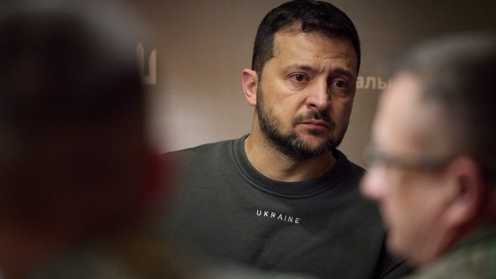 Зеленский боится военного переворота, поэтому приказал перейти к обороне — Junge Welt