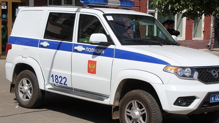 В Ростовской области сотрудники полиции спасли мужчину с сердечным приступом на трассе