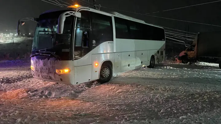 Автобус с детской хоккейной командой попал в аварию под Челябинском