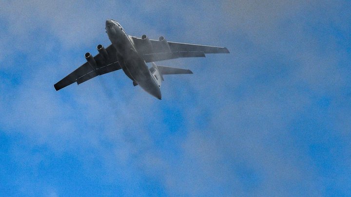 В сеть попали кадры возвращения на Родину четырёх белорусок с детьми, переживших землетрясение