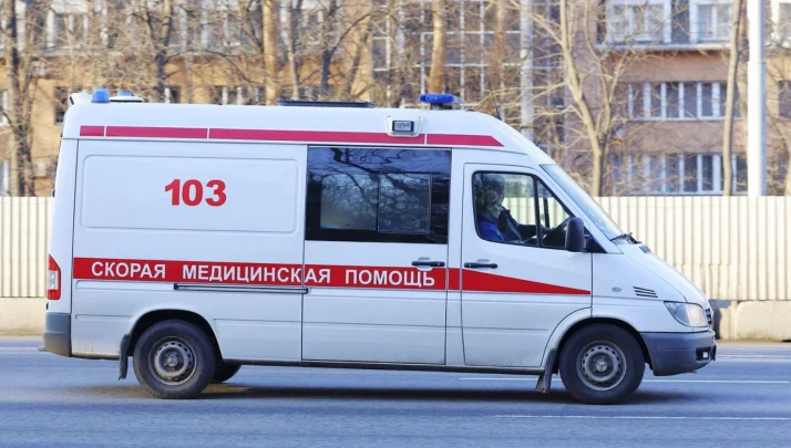 Двое погибли, трое пострадали: В Бурятии столкнулись легковушка и автобус