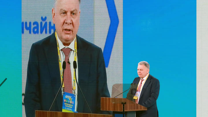 Беспомощность министра обороны Украины выдал зонт - видео