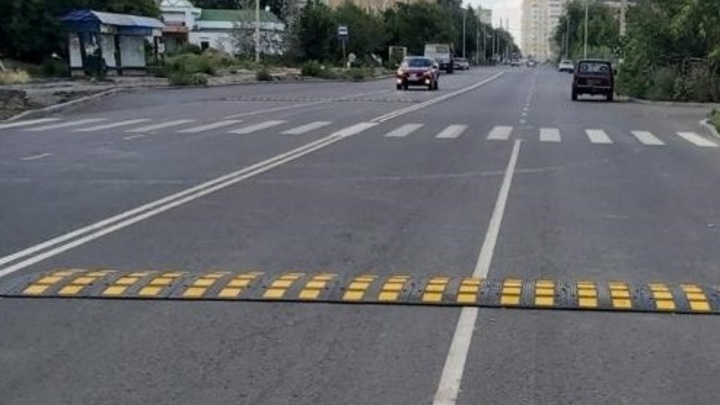 У школ и детсадов в Астрахани устанавливают искусственные неровности