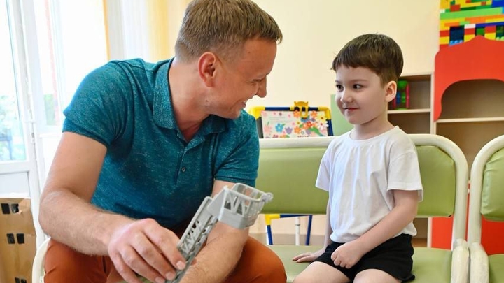 Брошенный на улице месяц назад в Новороссийске пятилетний мальчик остаётся в реабилитационном центре