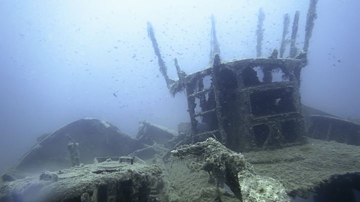 Нигерийский судовой повар провёл три дня на дне моря в затонувшей лодке