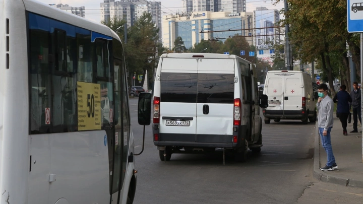 Маршрутчика, выгнавшего ребёнка между остановками в Челябинске, наказали