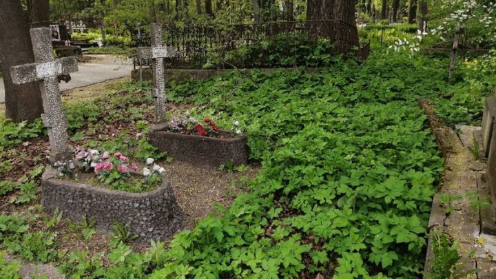 Задержан челябинский вор, который похитил с могилы героя-подводника столбики