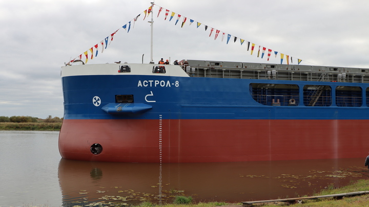 В Навашино спустили на воду очередной сухогруз проекта RSD59 В Навашино спустили на воду очередной сухогруз проекта RSD59
