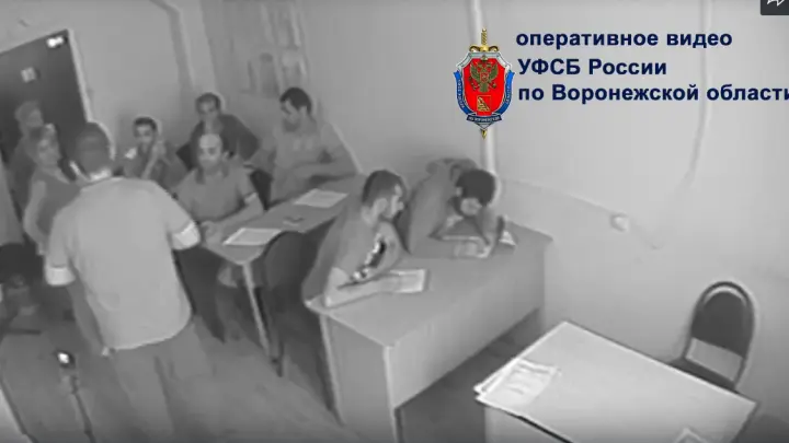 Ты умеешь вообще писать?: как мигрантам помогают сдать экзамен, попало на видео