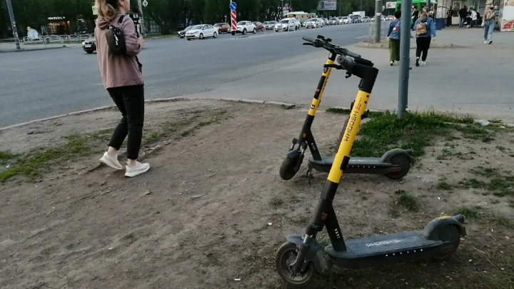 Власти Челябинска ограничили движение самокатов: запрет введён на 29 участках
