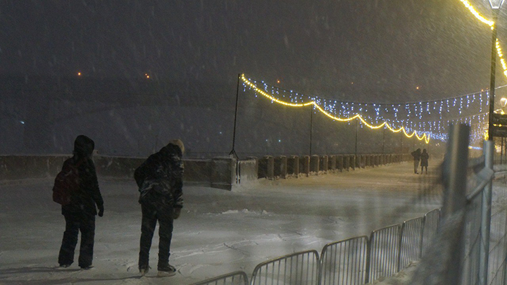 На Михайловской набережной в Новосибирске заработал каток