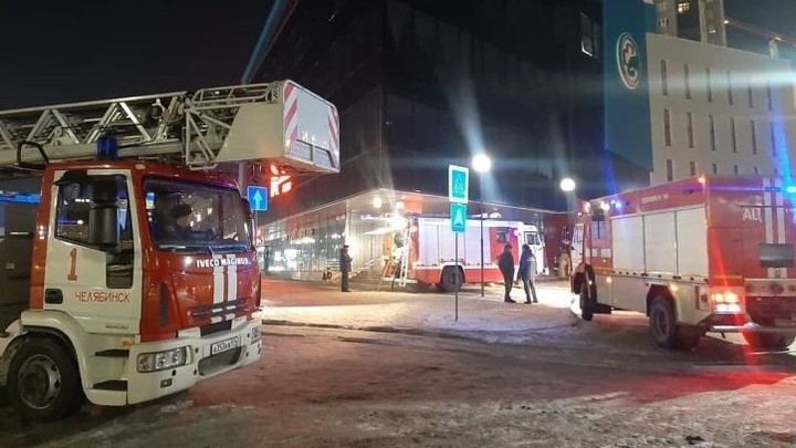 Пожар в ресторане в центре Челябинска — 10 человек вывели на улицу