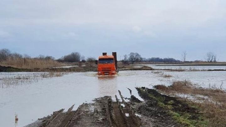 Растаявший снег затопил 1,5 тыс га полей в Абинском районе