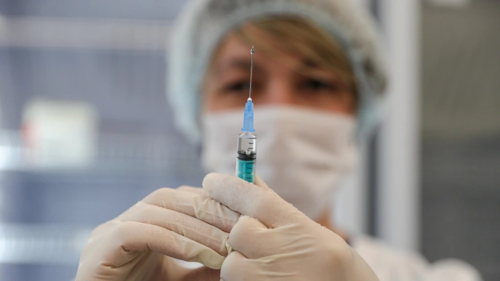Защита от гриппа и не только: Какие прививки нужны жителям России после 60 лет