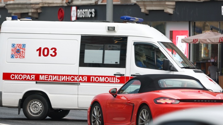 Mash: двух участниц шоу «Пацанки» избили в баре в Москве