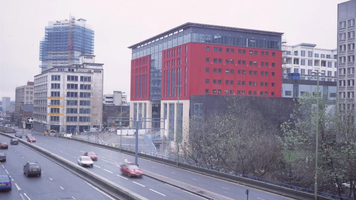 Пищащие козырьки: Британцы не там искали угрозу. Катастрофа в стране набирает обороты