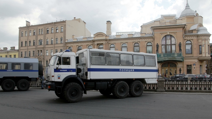 Не дождался приговора. Заключенный умер по дороге в петербургский суд
