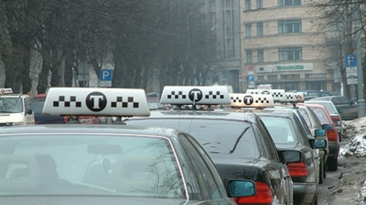 В Курганской области у нелегальных таксистов арестуют автомобили