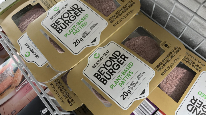 Русский попробовал элитную котлету из США: 1200 рублей - в помойку