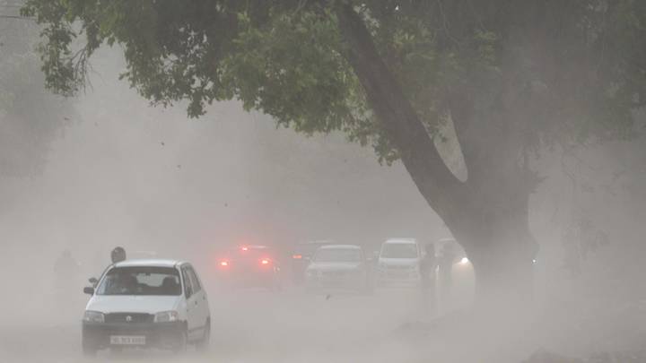 Жителям России пообещали сильные пылевые бури: Специалисты предупредили четыре региона