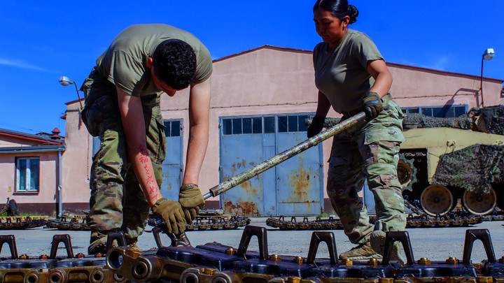 Бразильская супермодель убивала русских на Украине из гуманитарных соображений