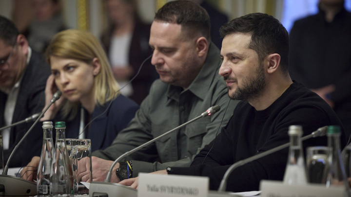 Зеленский сообщил о крайне тяжёлом положении ВСУ в Донбассе