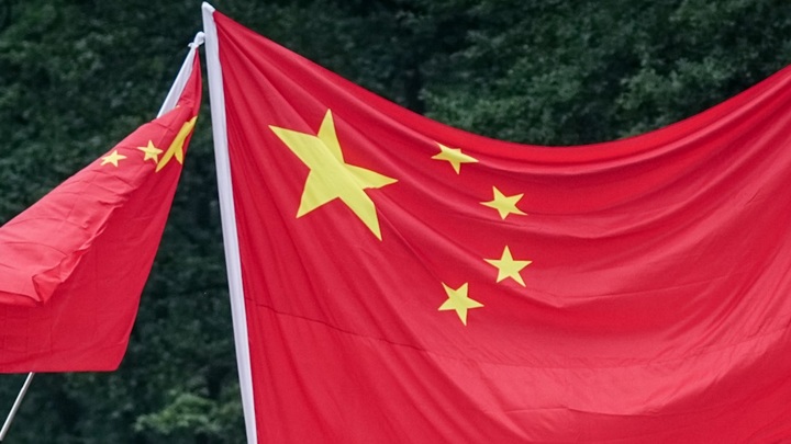 Замешаны красотка и британцы: Народная версия об отставке главы МИД Китая