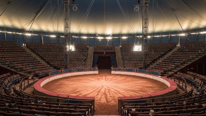 На волоске от гибели на глазах у толпы: велосипедист потерял сознание на манеже цирка