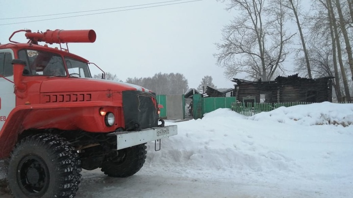 СК ищет виновных в гибели ребенка на пожаре в Миассе