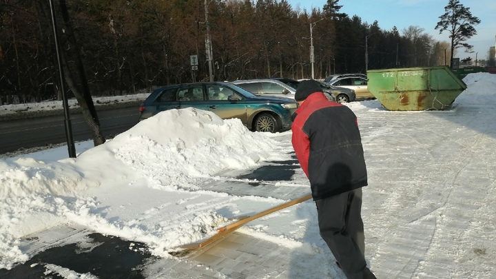 Котова велела срочно убрать снег из дворов Челябинска