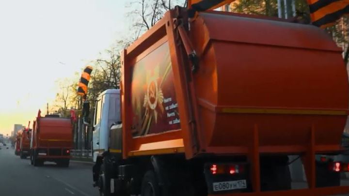 Челябинцы пропустили парад мусоровозов ко Дню Победы
