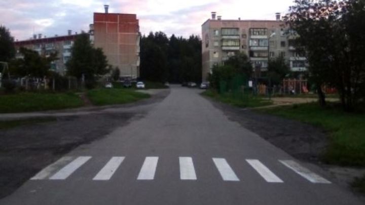 В Миассе на дороге горожане самовольно нарисовали зебру