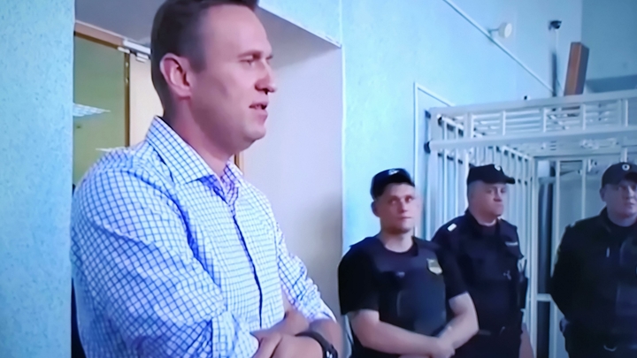 Ответил за разоблачения? В Москве арестовали квартиру Навального