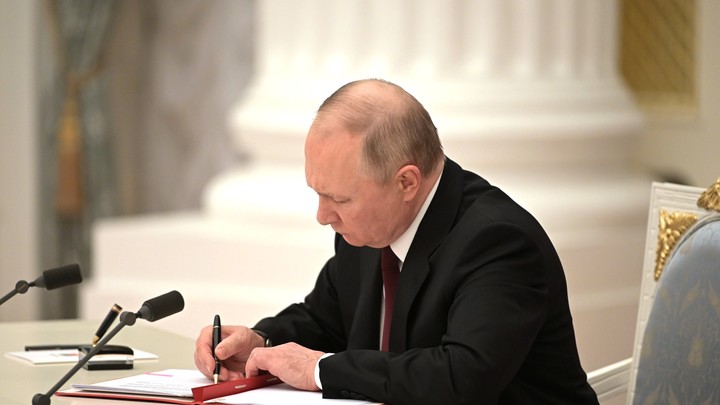 Совет Федерации одобрил использование военных за границей после признания ДНР и ЛНР