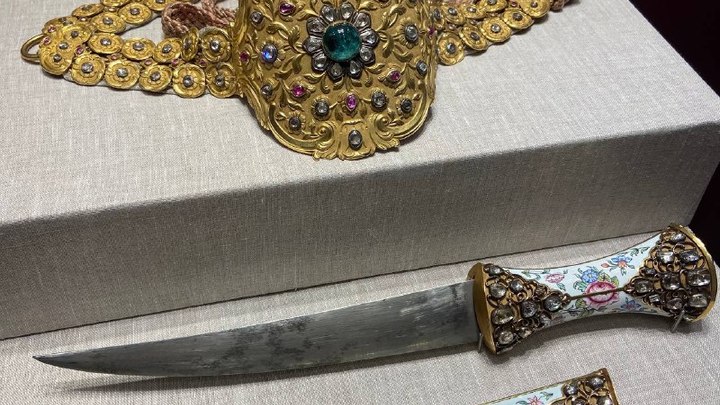 В Краснодаре открылась выставка придворного ювелирного искусства XVIII века