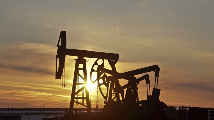 Потолок цен прорвали в первый же день: Русскую нефть продают по 79 долларов за баррель