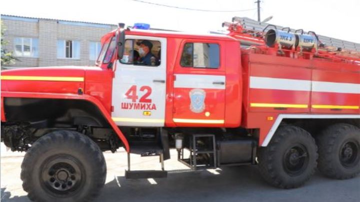 В Шумихе пожарные потушили огонь в квартире и спасли человека за 7 минут
