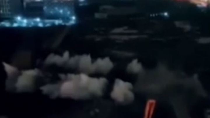 Видео: рухнувшая труба бывшей котельной устроила мини-землетрясение в Санкт-Петербурге