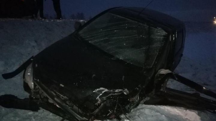 Под Курганом водитель Mazda cбил на встречной полосе два авто и сбежал