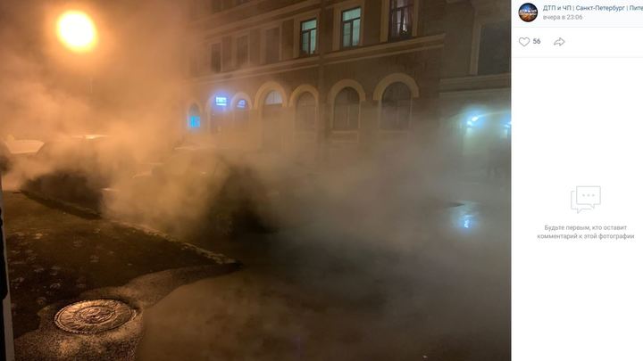 «Зима пришла внезапно»: за час в Адмиралтейском районе прорвало две трубы